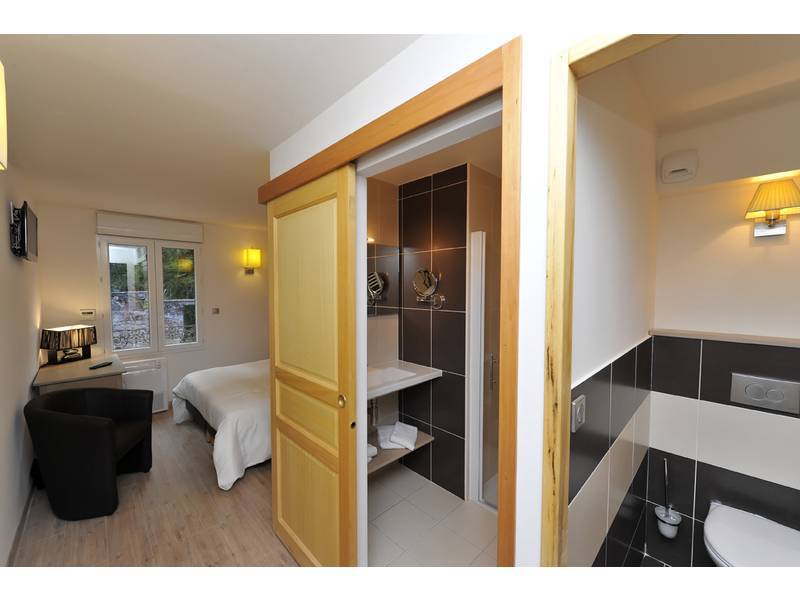 Logis Hotel Restaurant Les 2 Rives - A75, En Bordure De Riviere Banassac Eksteriør bilde