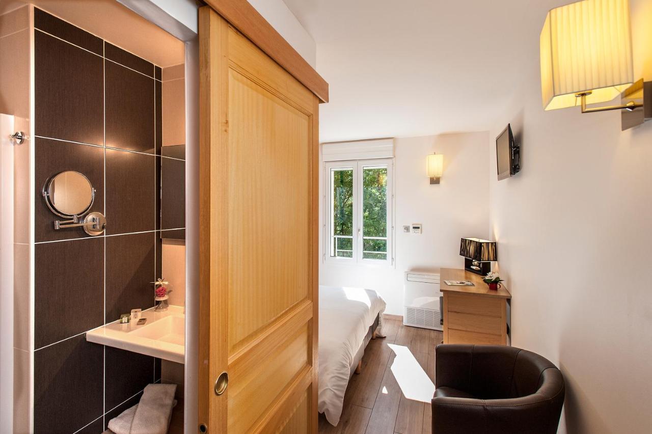 Logis Hotel Restaurant Les 2 Rives - A75, En Bordure De Riviere Banassac Eksteriør bilde