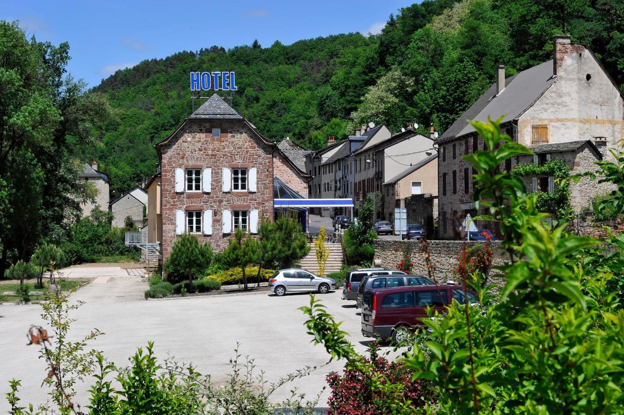 Logis Hotel Restaurant Les 2 Rives - A75, En Bordure De Riviere Banassac Eksteriør bilde
