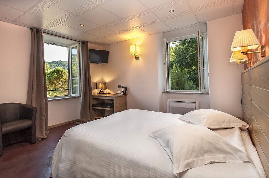 Logis Hotel Restaurant Les 2 Rives - A75, En Bordure De Riviere Banassac Eksteriør bilde