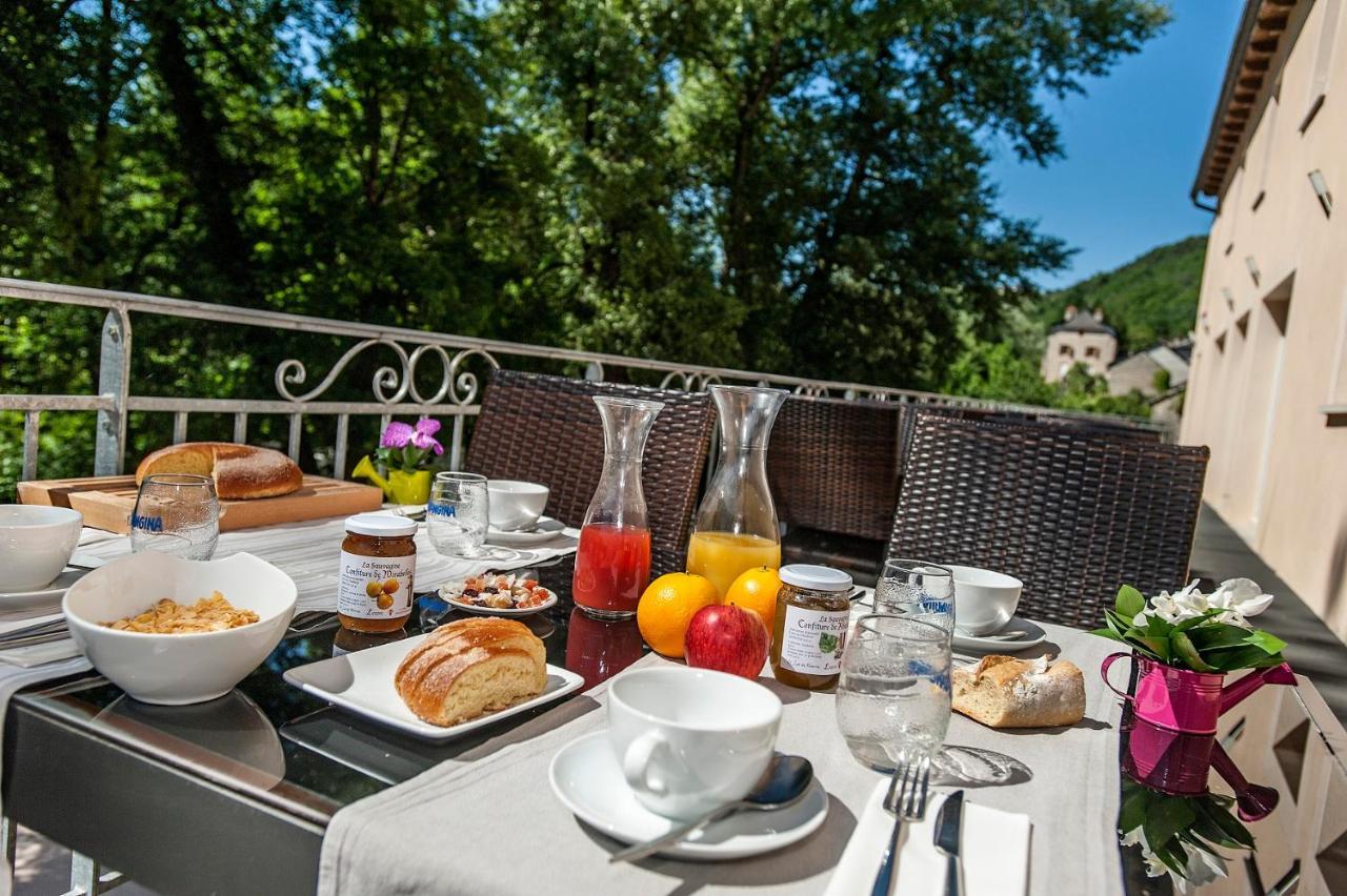 Logis Hotel Restaurant Les 2 Rives - A75, En Bordure De Riviere Banassac Eksteriør bilde